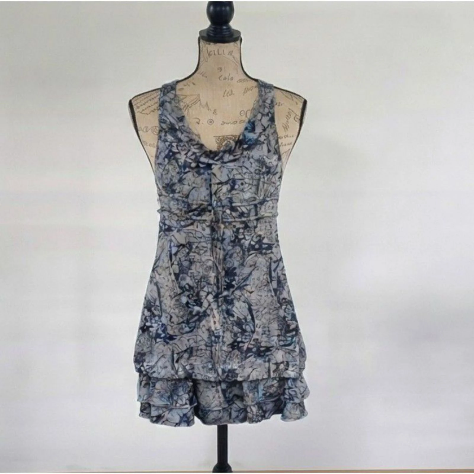 robe abstrait taille 36 très bon état